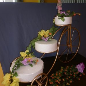 PEDESTAL TRICICLO DORADO