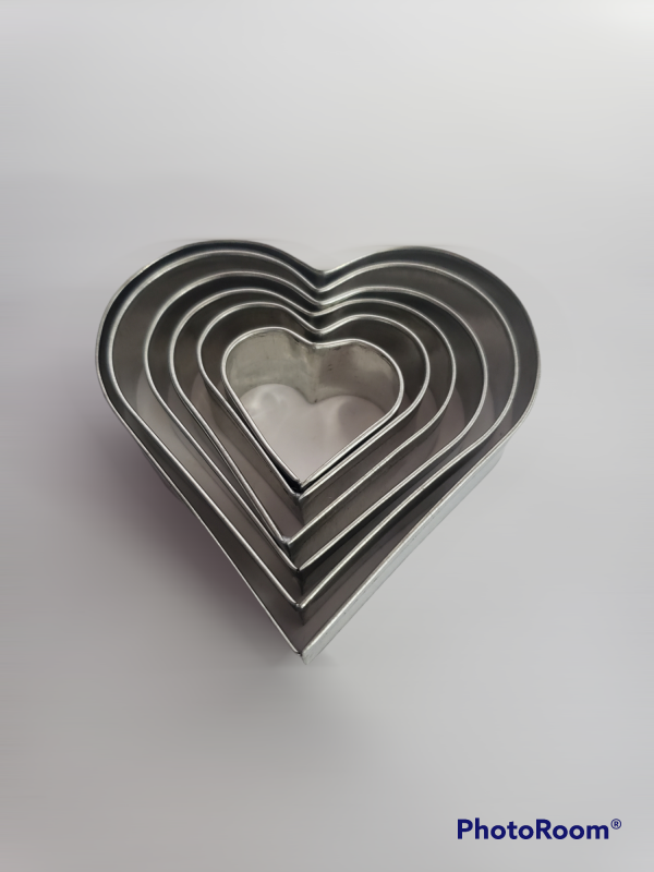 CORTADOR NACIONAL CORAZON MEDIANO X 6 X 1CM