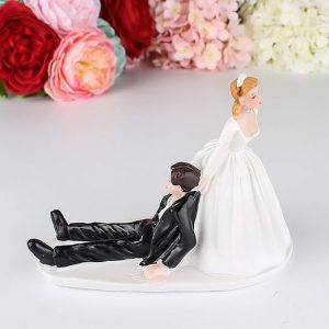 NOVIOS-NOVIA ARRASTRA AL NOVIO